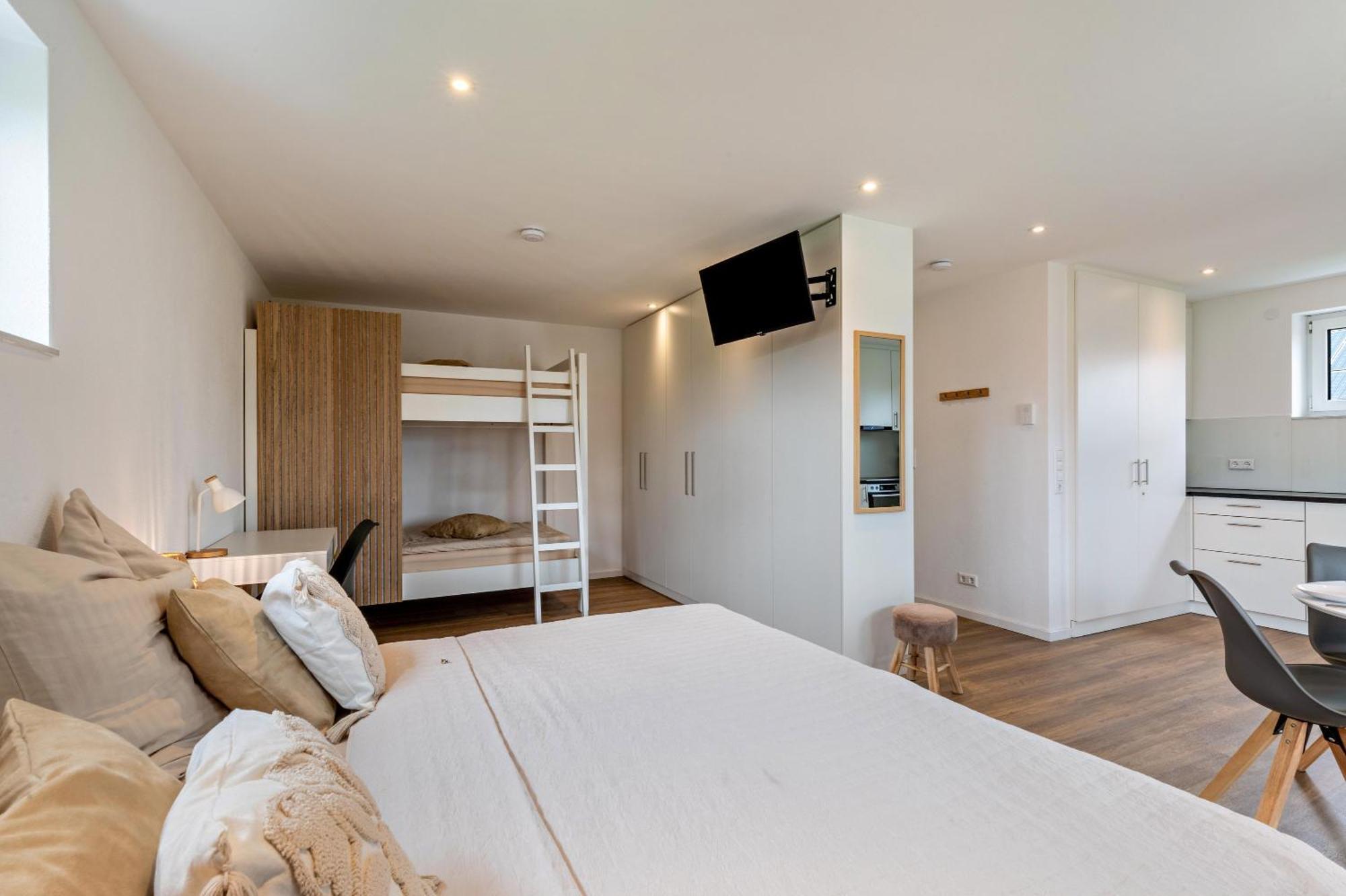 Studio 4 Parkside Apartments Гюнцбург Екстер'єр фото